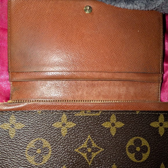 Vintage Louis Vuitton Brown Monogram Wallet - Picture 4 of 11